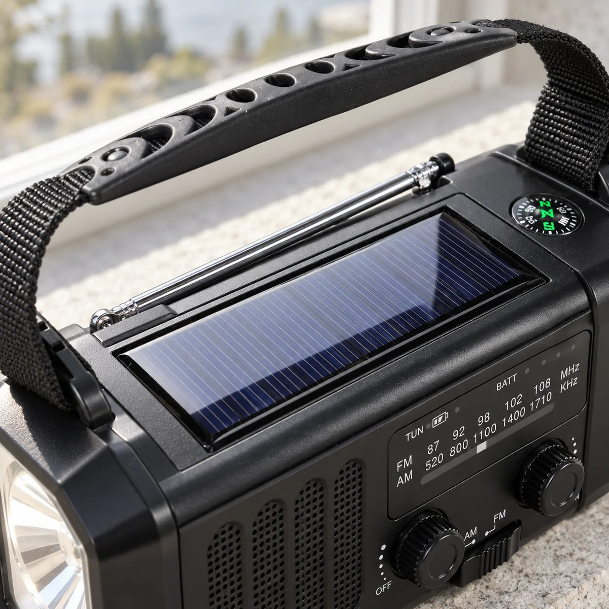Nödradio 10 000 mAh – powerbank, ficklampa & vevgenerator