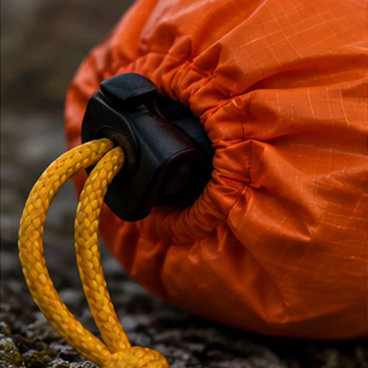 Nödsovsäck – kompakt bivy för bilen och krislådan